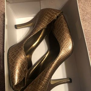 Brown-Gold animal print pumps